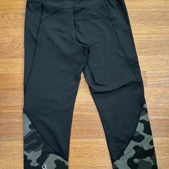 CK Performance Wick Capris - Camo, Size M - Picture 2 of 4